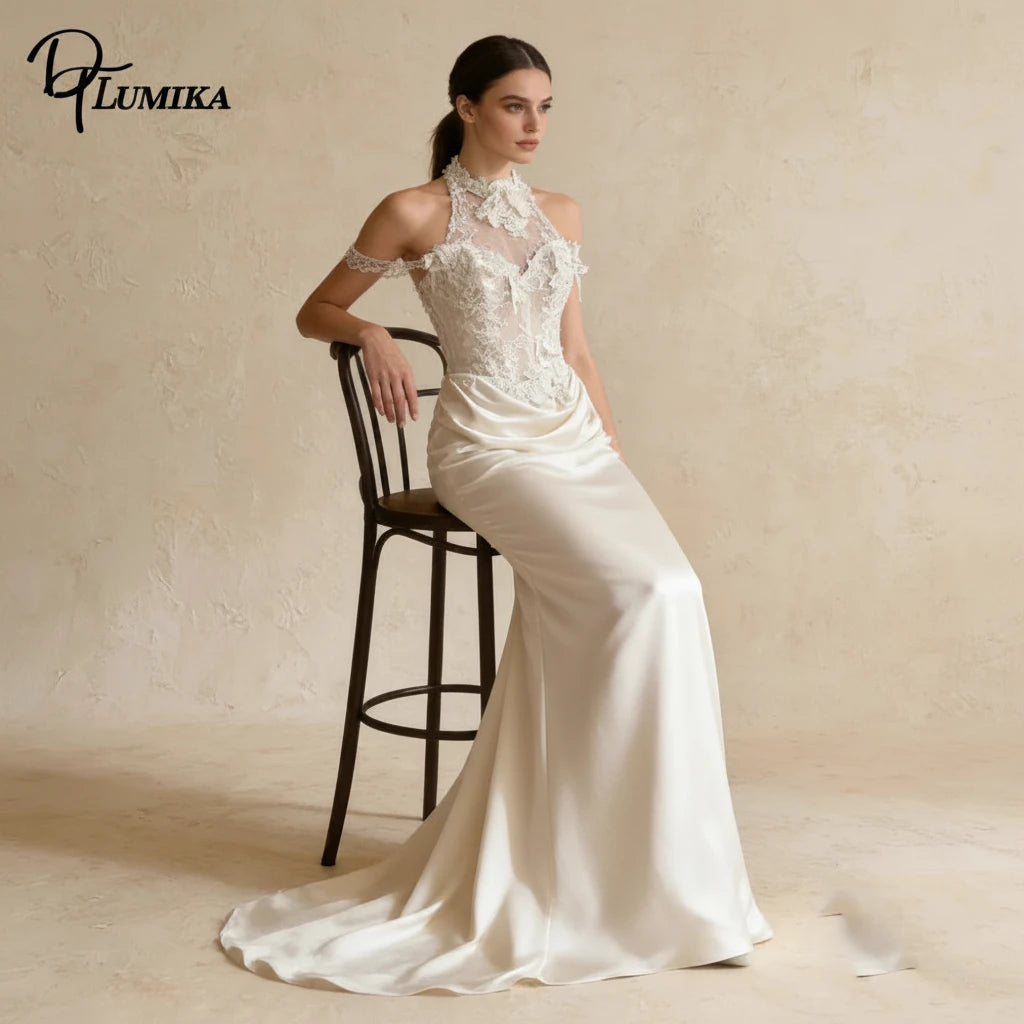 Lumika-Robe de soirée satinée dos nu à col montant en dentelle