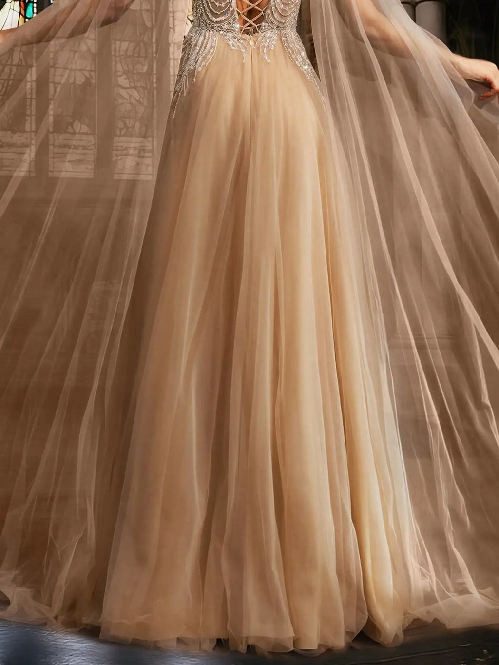 Lou-Robe Princesse Prestige Champagne à Cape de Tulle Perlée