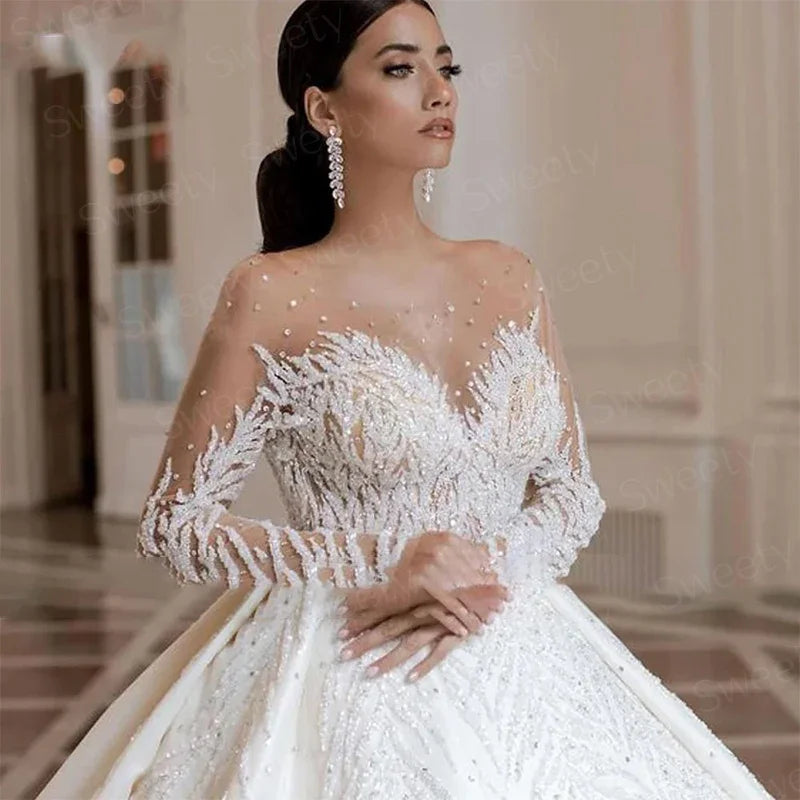 Aurore-Robe de mariée princesse en satin, dentelle et perles brodées