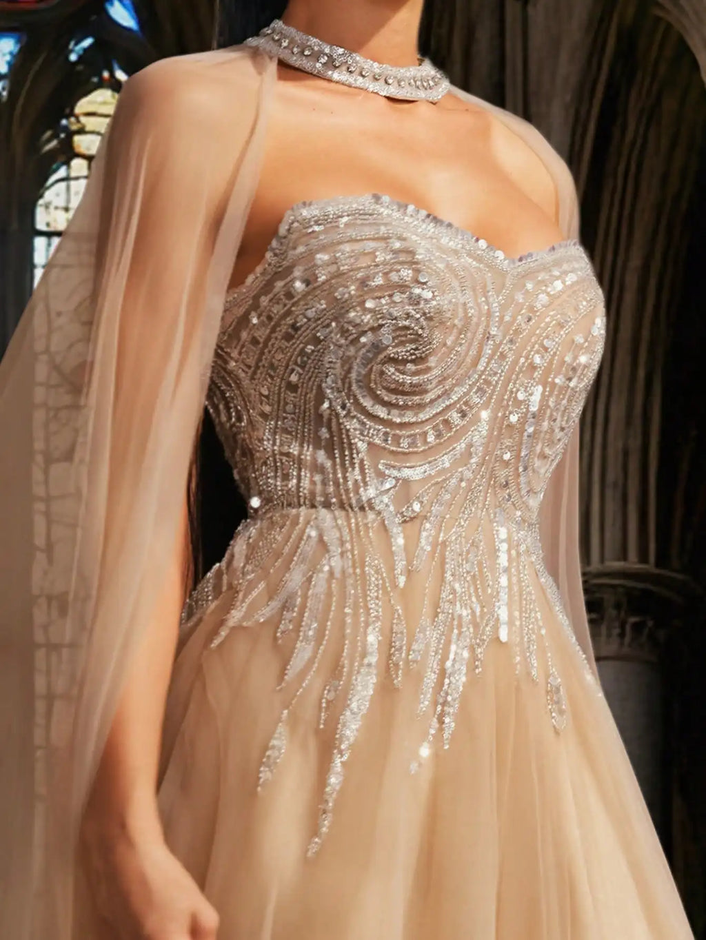 Lou-Robe Princesse Prestige Champagne à Cape de Tulle Perlée
